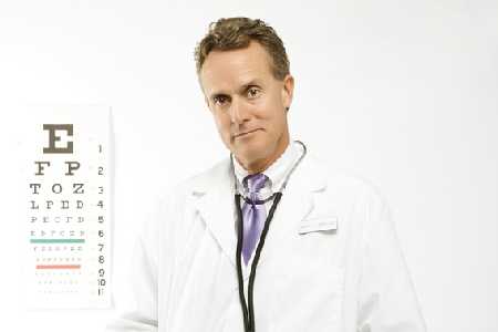061212b0080_mezczyzna_lekarz_doktor_stetoskop_ojoimages_cr