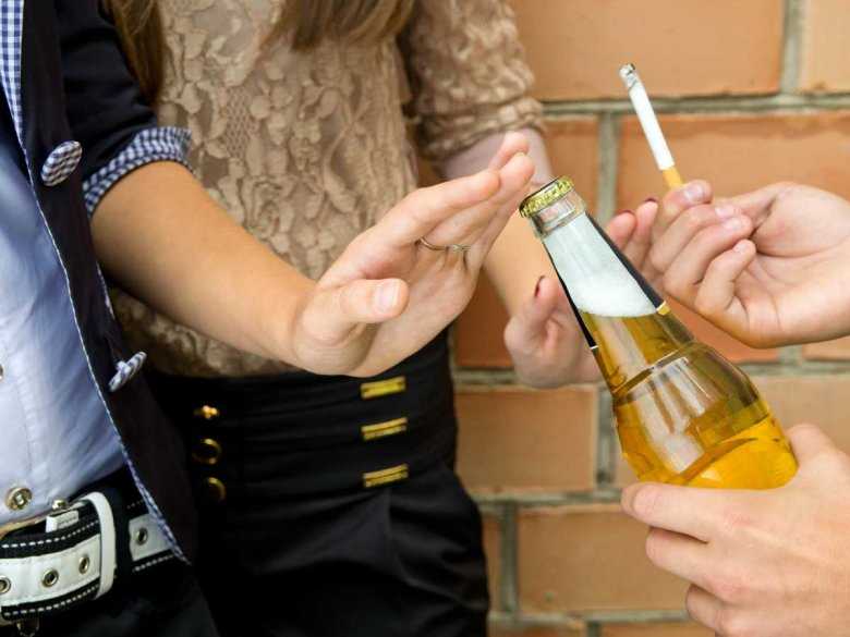 Umiejętność powstrzymywania się od picia alkoholu przez amerykańskich nastolatków
