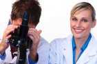 jb_ex_science-11_lekarze_mikroskop_ojoimages_cr