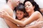 jb_f3_Bed3-25_rodzina_sen_dziecko_matka_ojciec_kobieta_mezczyzna_chlopiec_ojoimages_cr
