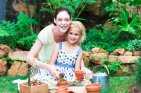 jb_f4_gardening-7_matka_dziecko_ojoimages_cr