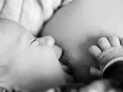 Nadmierna ilość pokarmu w okresie laktacji.