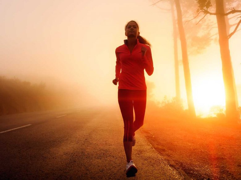 Trening biegowy o świcie