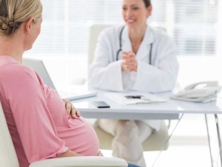 Kobieta w ciąży na wizycie u ginekologa