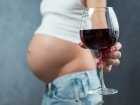 Alkohol i ciążą - czy można wypić kieliszek wina podczas ciąży?