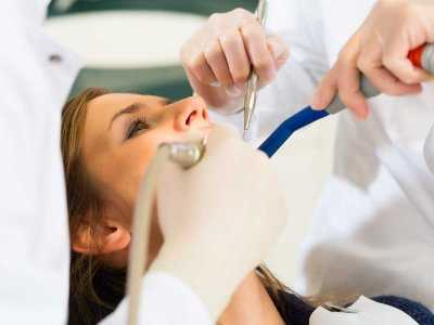 Nie chodzą do dentysty, biorą tabletki na potęgę. Skutki pandemii widoczne w jamie ustnej
