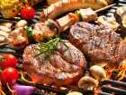 Polacy jedzą mięso średnio nawet sześć razy w tygodniu. Konsumpcja wzrasta w święta i przy grillu