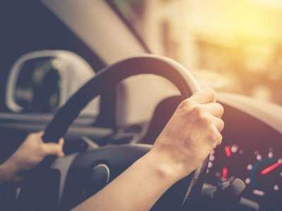 Kierowca i leki – jaki wpływ mają leki na zdolność prowadzenia pojazdów?
