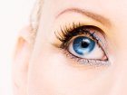 O czym świadczą plamy na tęczówce oka?