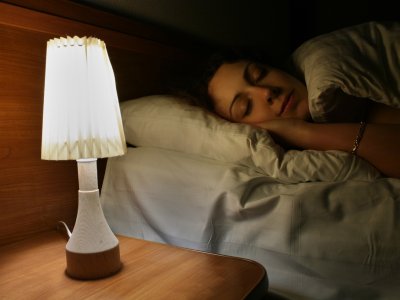 Wpływ sztucznego oświetlenia na problemy ze snem