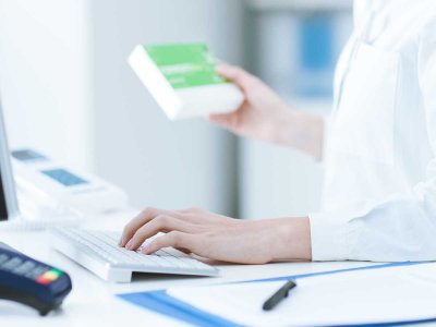 https://static2.medforum.pl/cache/logos/leki_sprzedaz_apteka_farmaceuta_panthermedia_b100740486-W400H300.jpg