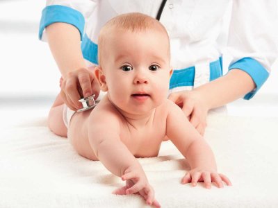 Trądzik niemowlęcy – przyczyny i sposoby leczenia
