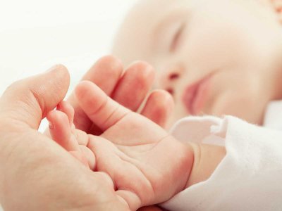 Kolki i zaparcia u niemowląt – jak sobie z nimi radzić?
