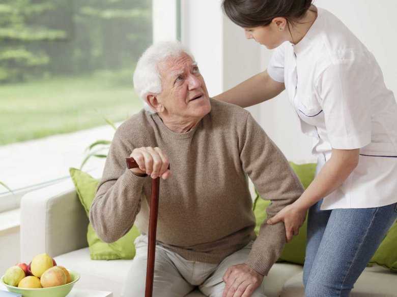 Opieka nad starszą osobą