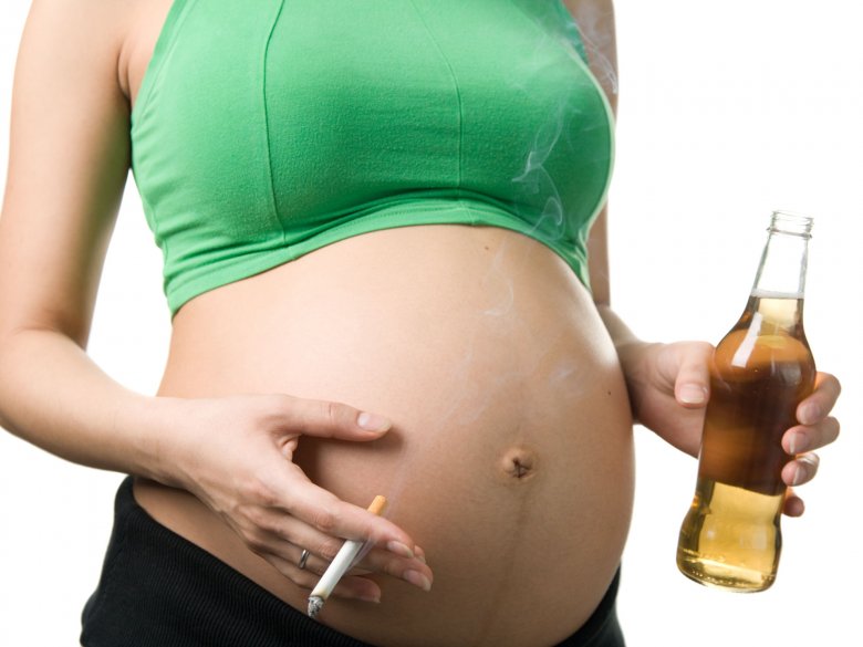 Picie alkoholu i palenie w ciąży