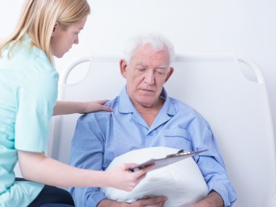 https://static2.medforum.pl/cache/logos/szpital_diagnoza_starszy_mezczyzna_lekarz_panthermedia_a38927879_-W400H300.jpg