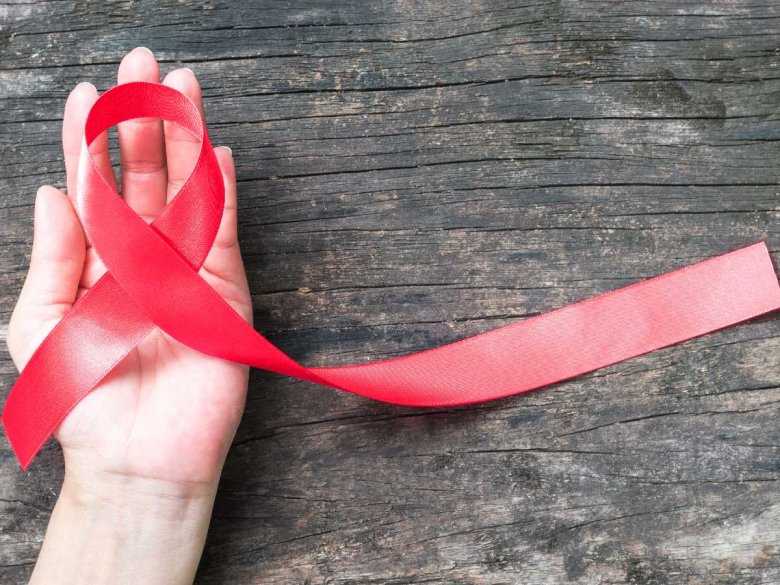 Czerwona wstążka, symbol walki z AIDS